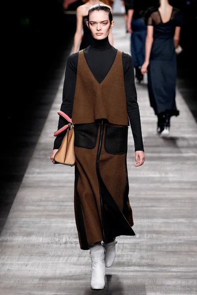 Look 8